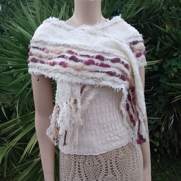 NWOT NOELLE Acrylic/Wool/Nylon Cream/Pink/Raspberry Scarf w/Fringe - Picture 10 of 11
